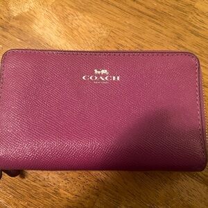 NWOT COACH Double Corner Zip Wristlet Wallet Clutch, Magenta Pebble Leather
